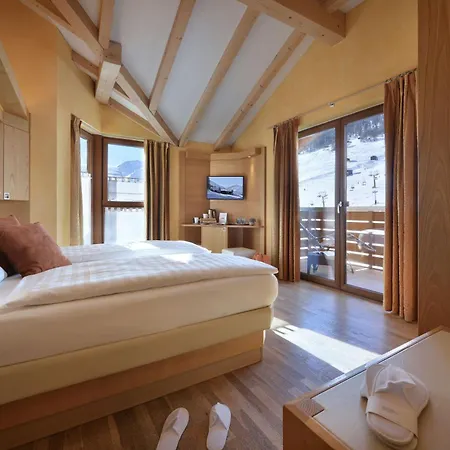 Mota Hotel 4*