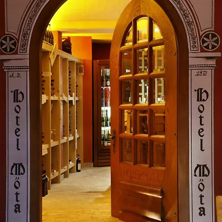 Mota Отель Ливиньо